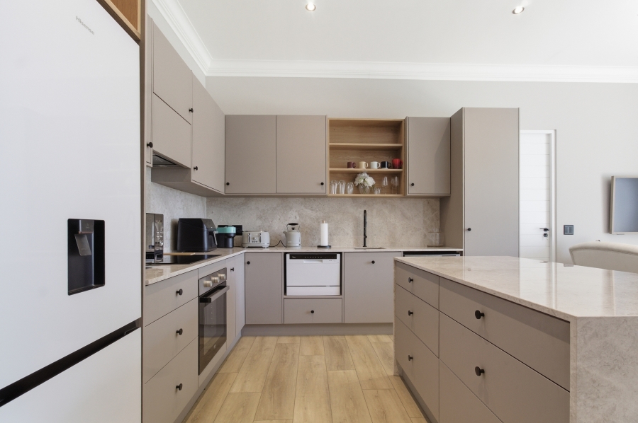 To Let 1 Bedroom Property for Rent in Sea Point Western Cape